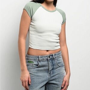 Zine Pammie Green Crop Raglan T-Shirt A1